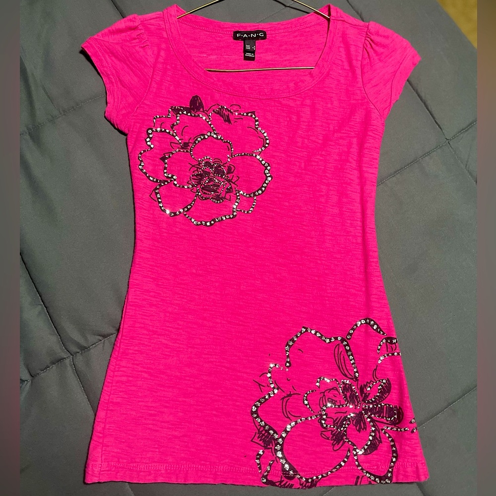 Adorable FANG Girls Size Small Hot Pink Sparkly Flower Tee Shirt 🌸✨